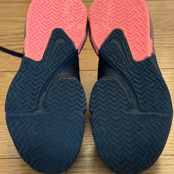 Nike Lebron Witness VI, kids size 5.5. Very good condition. - Picture 3 of 9